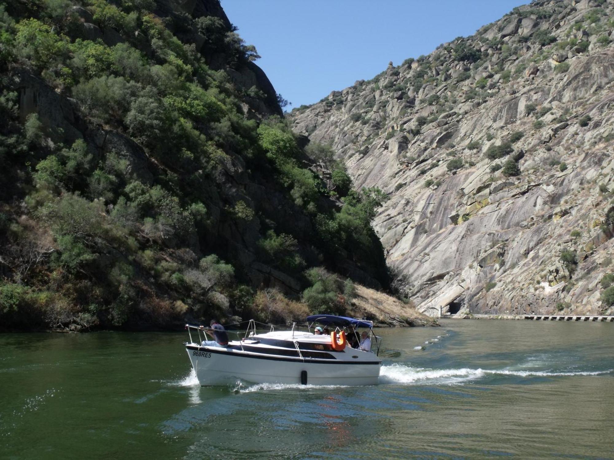 Douro Yacht Charter & Bungalows São João da Pesqueira 外观 照片