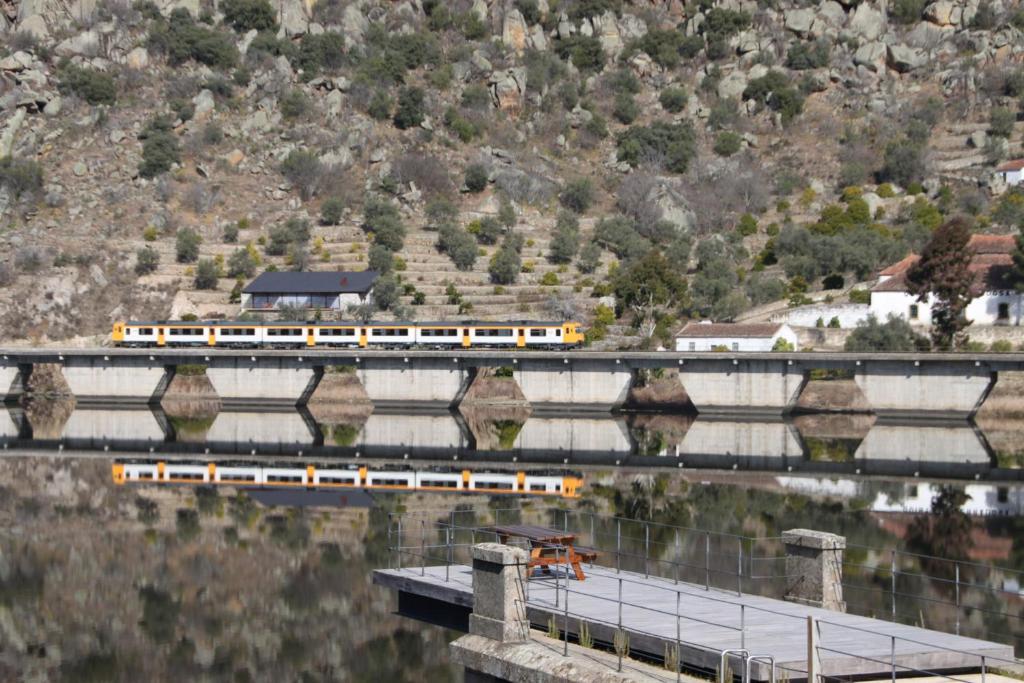 Douro Yacht Charter & Bungalows São João da Pesqueira 外观 照片